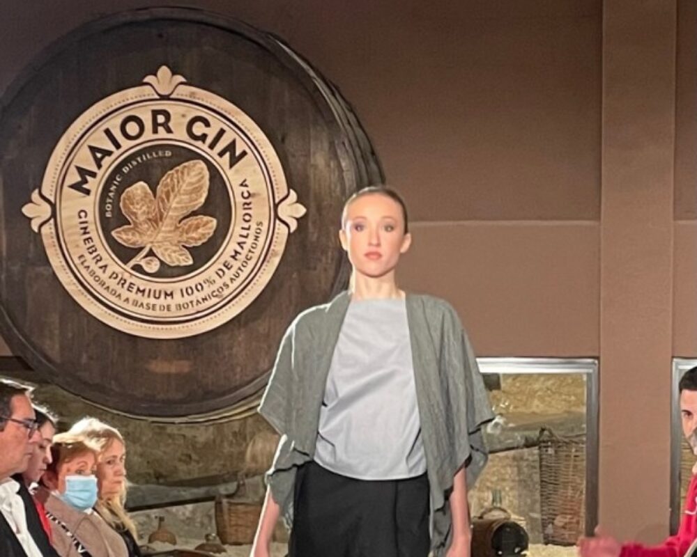 AINA CUNETE guanya el segon premi en moda d’Art Jove 2024